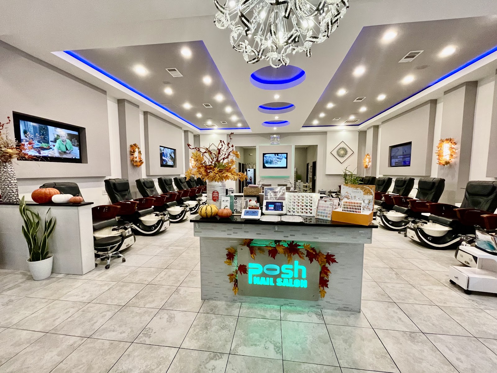 Posh nail salon nail photo 1