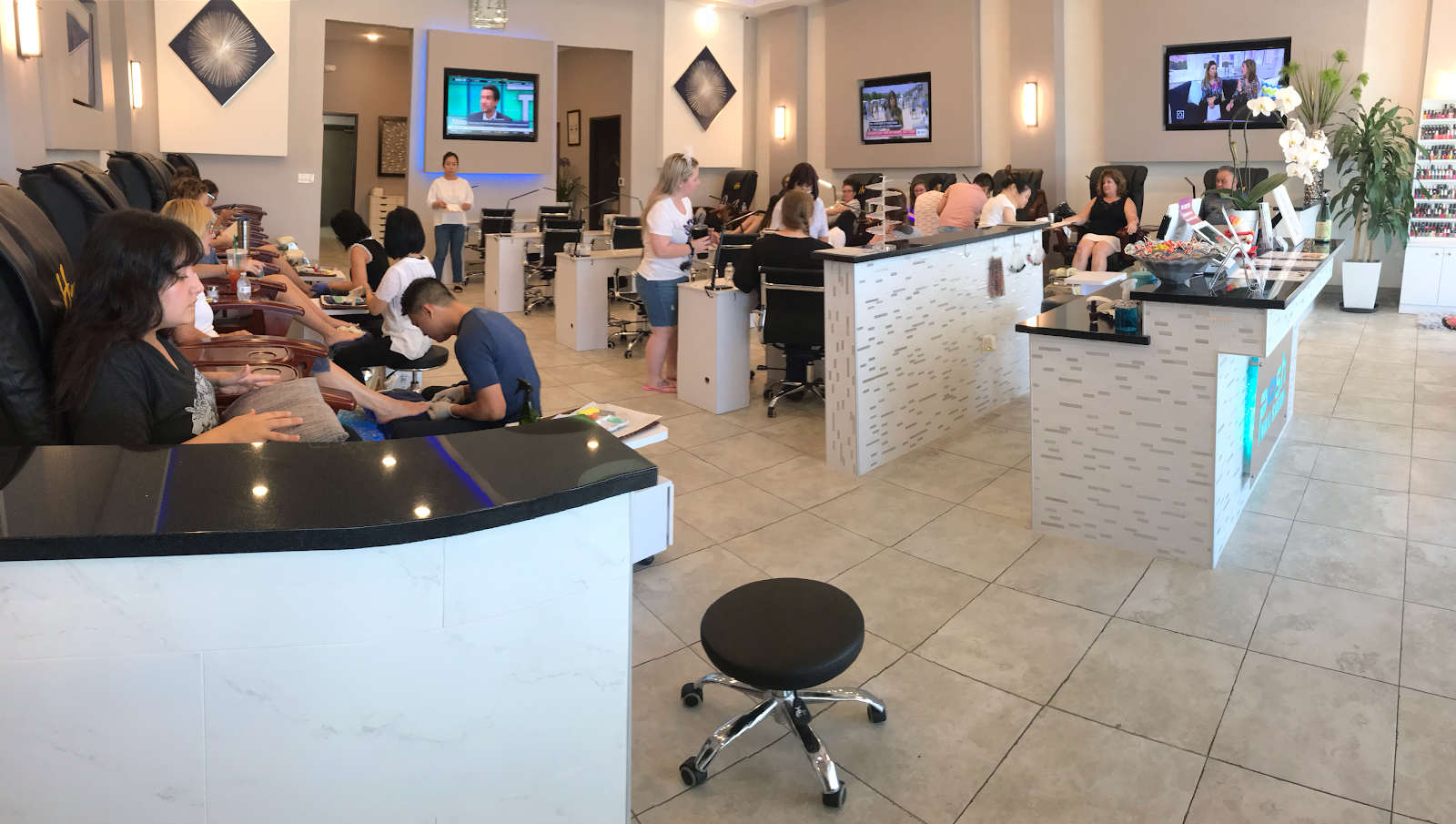 Posh nail salon nail photo 4